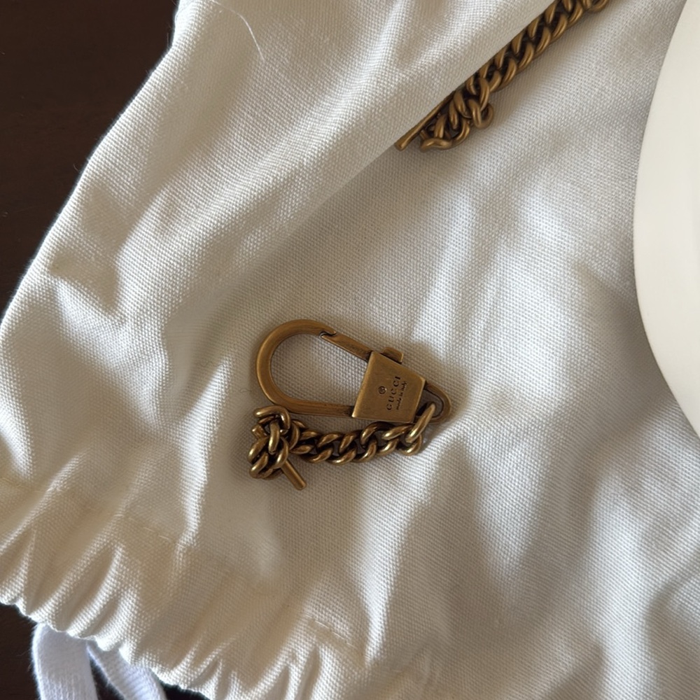 Gucci Cream Chevron GG Shoulder Bag with Gold Hardware - Picture 3 of 8